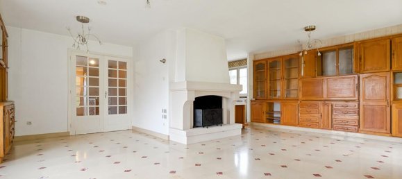 Casa de 5 dormitorios en La Boisse, France No. 195453 9