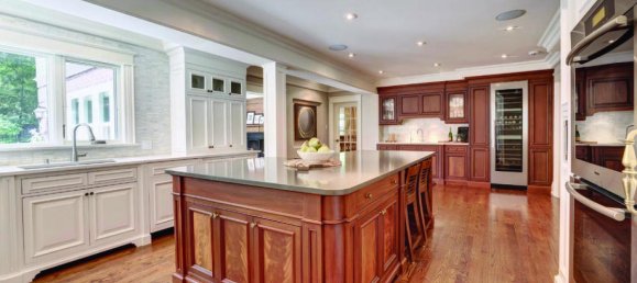 4 bedrooms House in Oakville, Canada No. 941 2