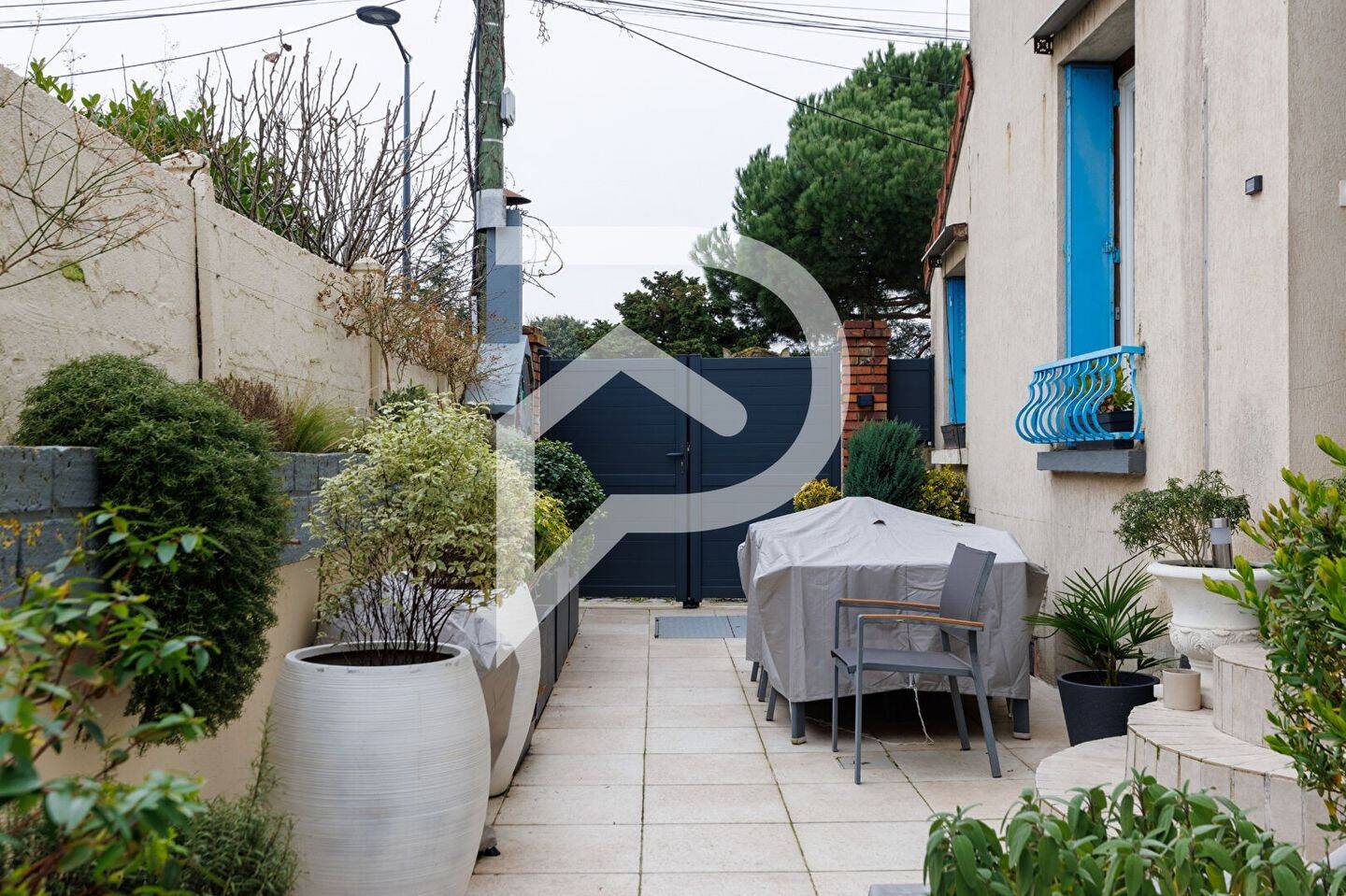 3 bedrooms House in Colombes, France No. 142015