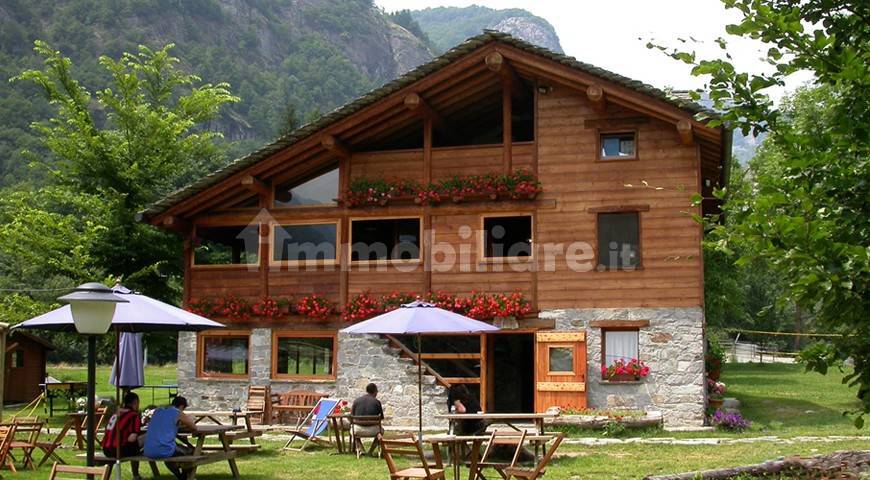 220m² Commercial property in Campertogno, Italy No. 337343