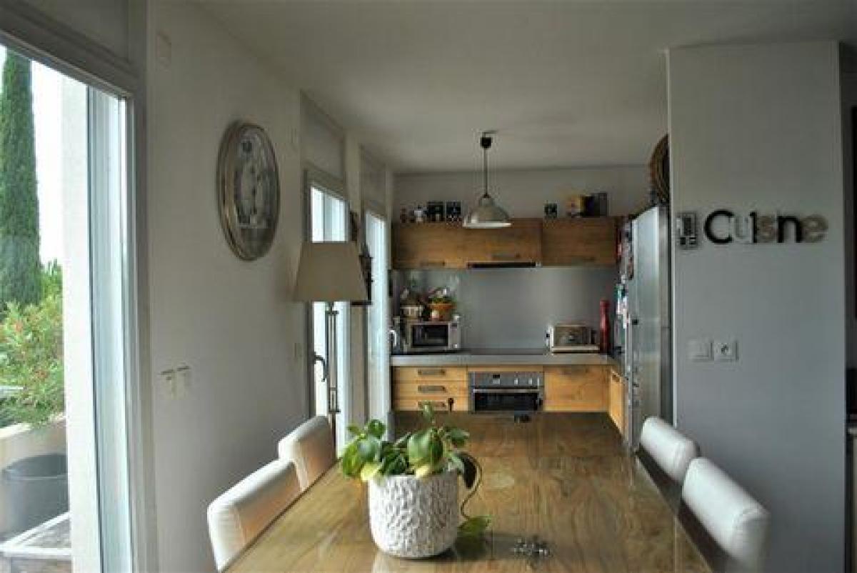 3 bedrooms Condo in Montpellier, France No. 32509
