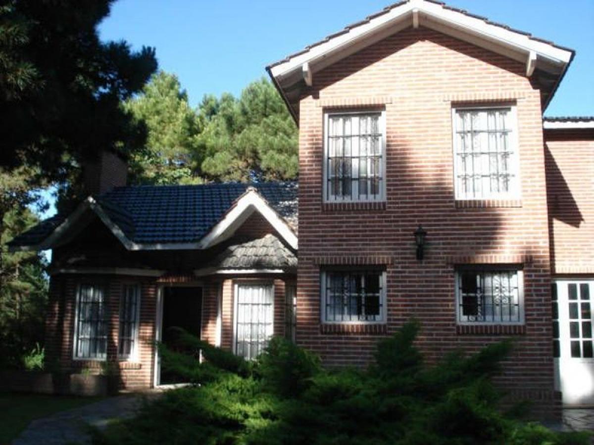 4 bedrooms House in Mar del Plata, Argentina No. 71635