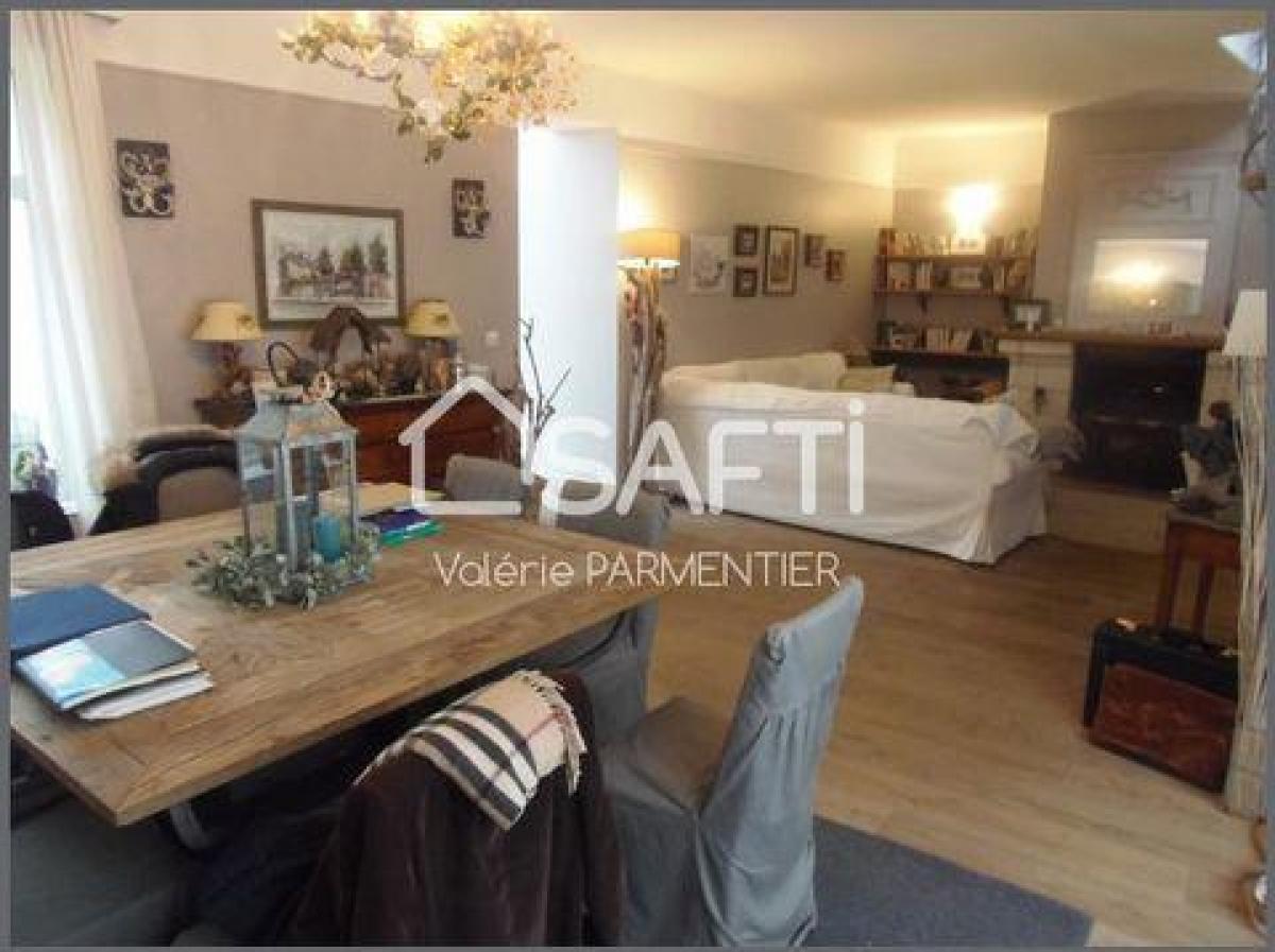 5 bedrooms House in Montreuil, France No. 25508