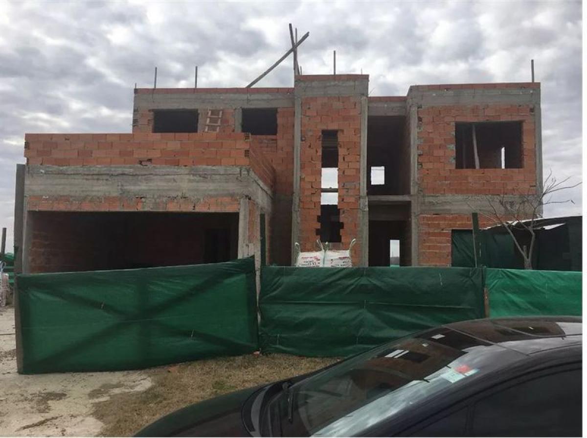 Casa T4 em Presidente Peron, Argentina N.º 64446