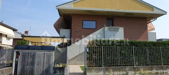 5 غرف نوم فيلا في Treviolo, Italy رقم 341979 2