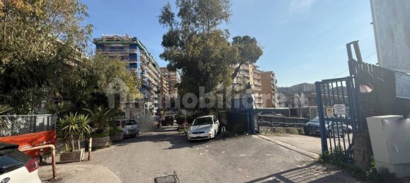 4 bedrooms Apartment in Naples, Italy No. 196734 2