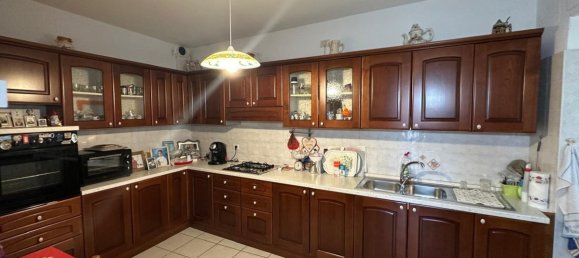 3 Schlafzimmer Haus in San Valentino in Abruzzo Citeriore, Italy, Nr. 329482 14