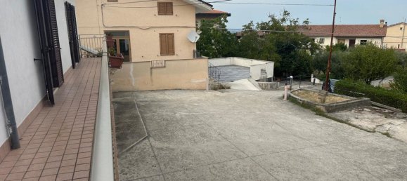 3 Schlafzimmer Haus in San Valentino in Abruzzo Citeriore, Italy, Nr. 329482 3