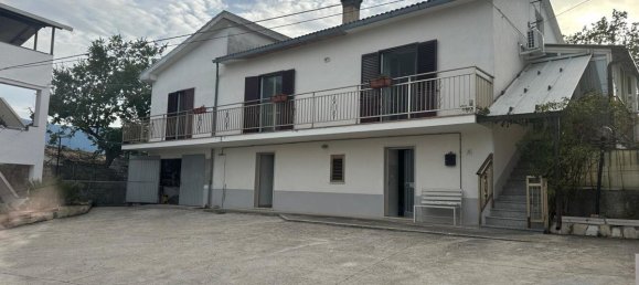 3 Schlafzimmer Haus in San Valentino in Abruzzo Citeriore, Italy, Nr. 329482 2