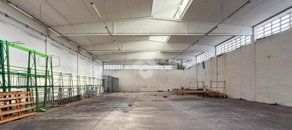 12 rooms Warehouse in Cremona, Italy No. 293761 7