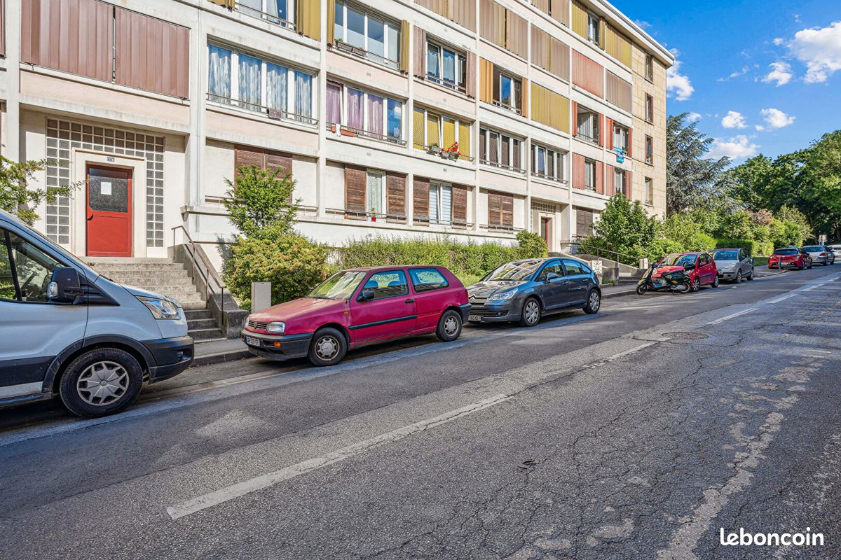 2 bedrooms Apartment in Pantin, France No. 319412