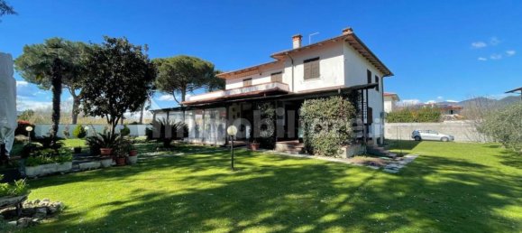 6 bedrooms Villa in Carrara, Italy No. 215043 3