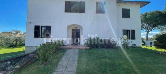 6 bedrooms Villa in Carrara, Italy No. 215043 2
