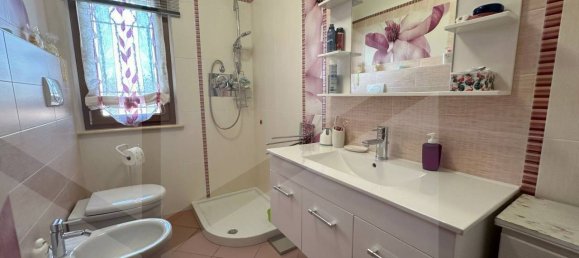 Вилла с 3 спальнями в Авеццано, Италия № 300911 23