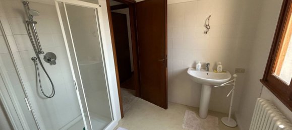 3 bedrooms Apartment in Mirandola, Italy No. 370216 10