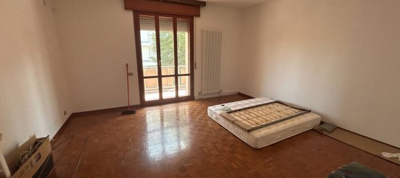 3 bedrooms Apartment in Mirandola, Italy No. 370216 4