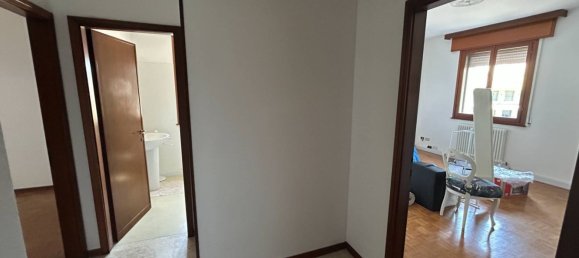 3 bedrooms Apartment in Mirandola, Italy No. 370216 7