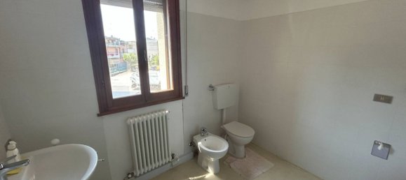 3 bedrooms Apartment in Mirandola, Italy No. 370216 9