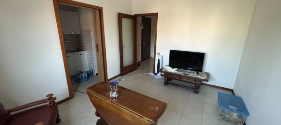 3 bedrooms Apartment in Mirandola, Italy No. 370216 3