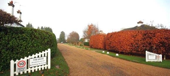 3 bedrooms House in Leatherhead, United Kingdom No. 13771 10