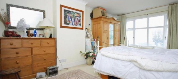 3 bedrooms House in Leatherhead, United Kingdom No. 13771 7