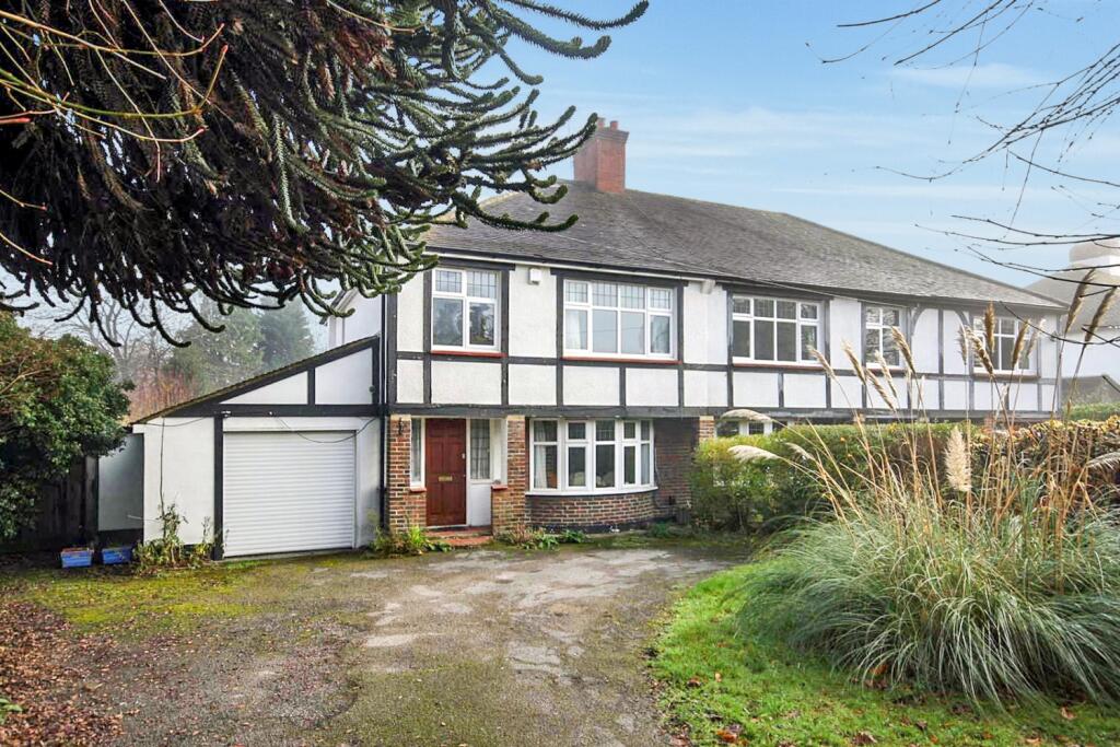 3 bedrooms House in Leatherhead, United Kingdom No. 13771