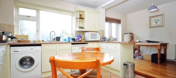 3 bedrooms House in Leatherhead, United Kingdom No. 13771 4