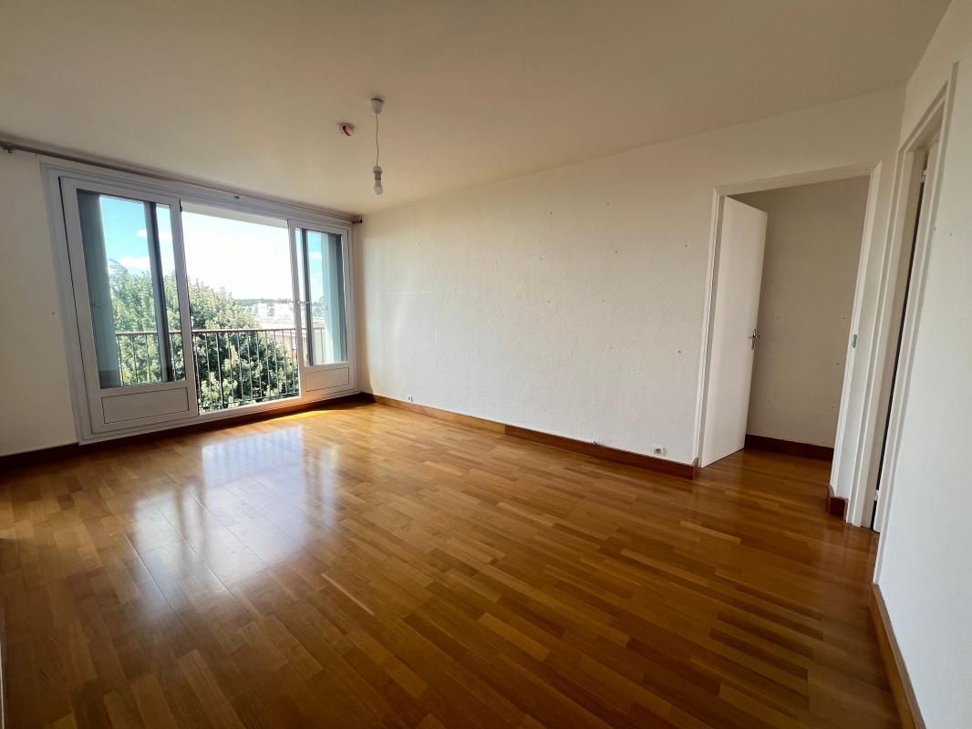 3 bedrooms Apartment in Le Plessis-Robinson, France No. 296574