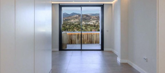 2 bedrooms Penthouse in Marbella, Spain No. 125281 12