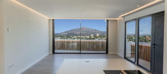 2 bedrooms Penthouse in Marbella, Spain No. 125281 5