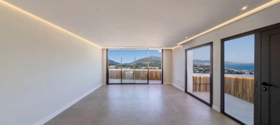 2 bedrooms Penthouse in Marbella, Spain No. 125281 2