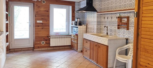 2 Schlafzimmer Haus in Puy-de-Dome, France, Nr. 289494 5