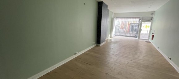 62m² Commercial property in Aire-sur-la-Lys, France No. 53820 3