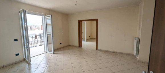 3 Schlafzimmer Wohnung in Cimitile, Italy, Nr. 290260 4