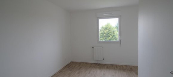 Apartamento de 3 dormitorios en Saint-Jean-de-la-Ruelle, France No. 80596 2