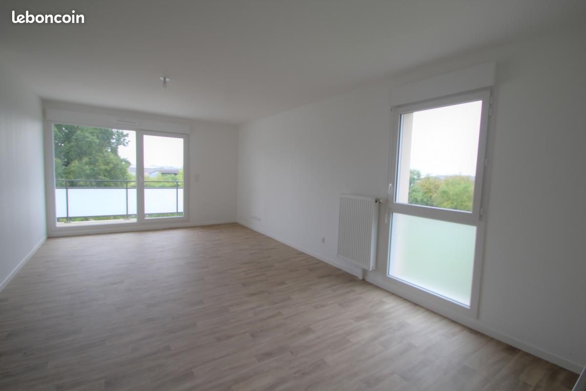 Apartamento de 3 dormitorios en Saint-Jean-de-la-Ruelle, France No. 80596