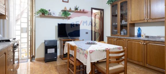 6 rooms Apartment in Palermo, Italy No. 19408 3
