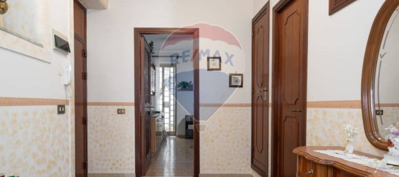 6 rooms Apartment in Palermo, Italy No. 19408 2