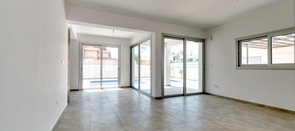 4 غرف نوم فيلا في Paralimni, Cyprus رقم 9307 5