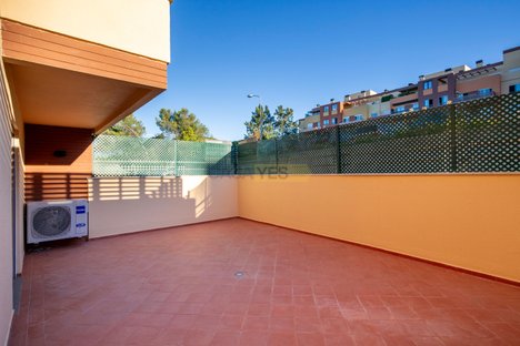 3 bedrooms Apartment in Cascais, Portugal No. 121032