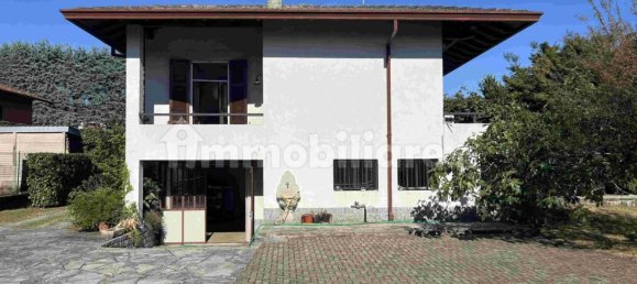 Villa de 4 dormitorios en Angera, Italy No. 259941 22