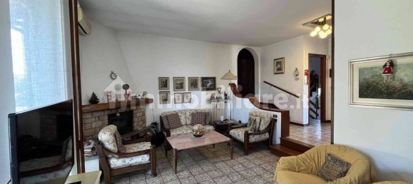Villa de 4 dormitorios en Angera, Italy No. 259941 25
