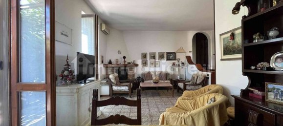 Villa de 4 dormitorios en Angera, Italy No. 259941 9