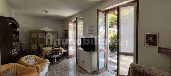 Villa de 4 dormitorios en Angera, Italy No. 259941 2