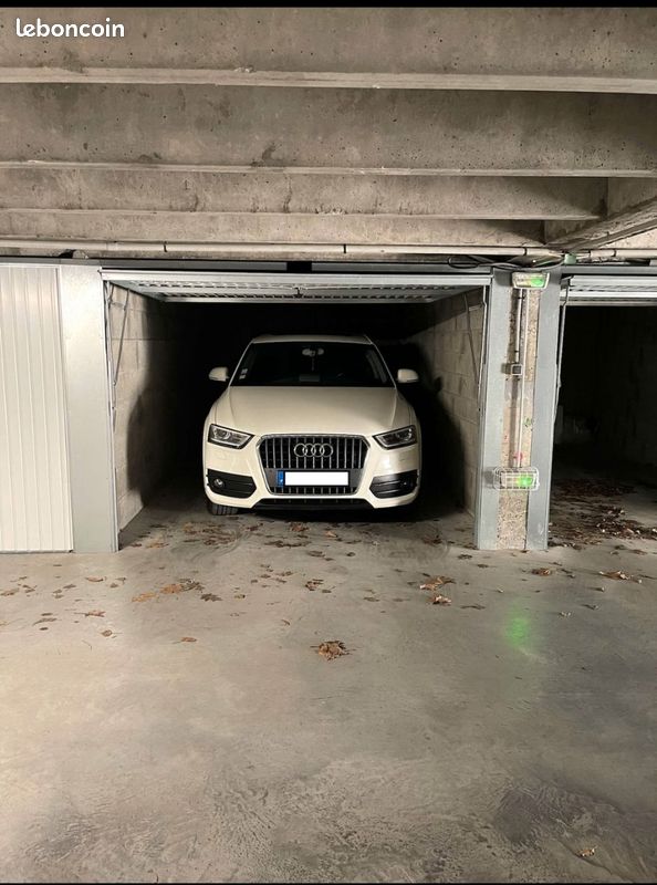 Парковка в Нант, Франция № 317713