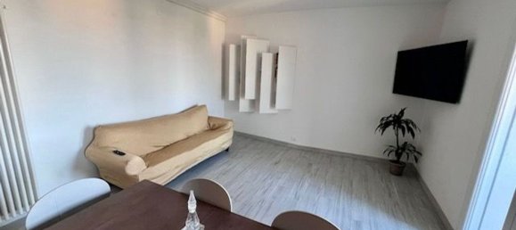 4-salle Appartement à Modena, Italy No. 271730 3