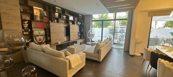 4 bedrooms Townhouse in Dubai, UAE No. 102817 3