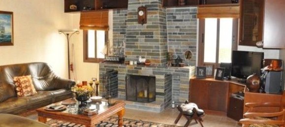 4 bedrooms Villa in Pissouri, Cyprus No. 691 2