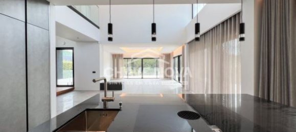 4 bedrooms House in Quarteira, Portugal No. 132561 9