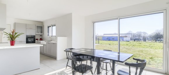 4 bedrooms House in Kervignac, France No. 189782 6